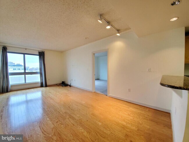 Building Photo - 777 7th St NW