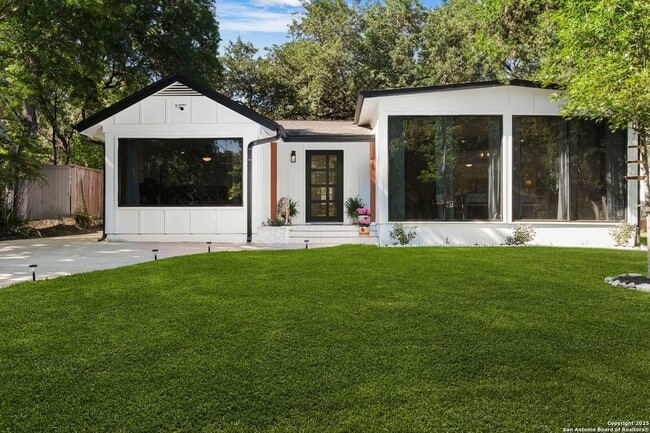 Building Photo - 423 College Blvd