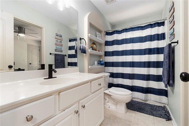 Building Photo - 1611 Hillside Bend Crossing