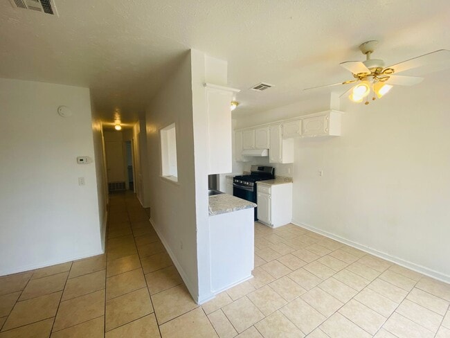 Building Photo - 3 Bed 1 Bath home for rent in NW OKC!