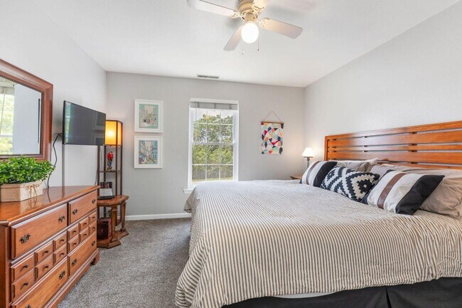 Building Photo - Beautifully Furnished with Modern Furnishi...