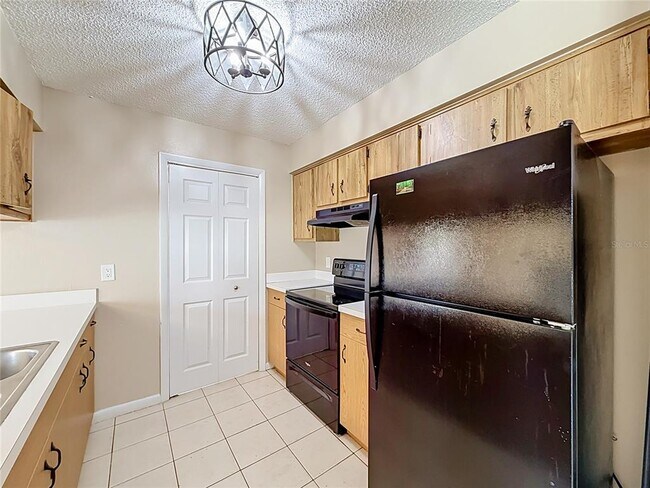 Building Photo - 4050 SE 20th Ct