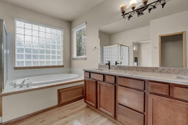 Building Photo - 5235 Bancroft Heights