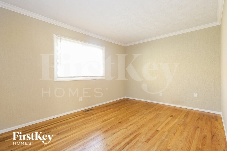 Building Photo - 923 Nottingham Ln