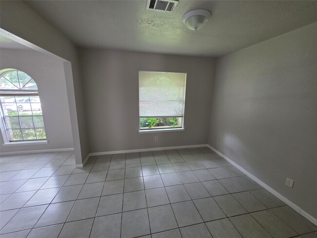 Building Photo - 9723 Huntington Way Dr