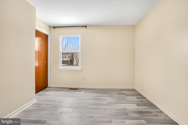 Building Photo - 817 Falcon Dr