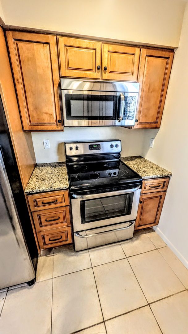 Building Photo - 2 BED 1 BATH CONDO ON SIESTA KEY **ALL UTILITIES/WIFI INCLUDED**