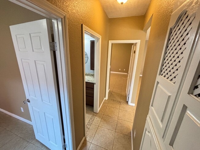 Building Photo - Stunning 3Bed/2Bath/2Car 1st Floor Condo with Private Yard, and Luxurious Amenities!