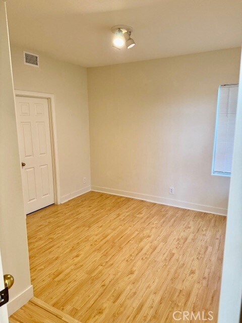 Building Photo - 26562 White Oaks Dr