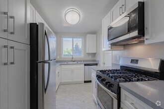 Building Photo - Fully Renovated 3bd/1ba. Laundry in unit!