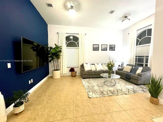 Building Photo - 16020 SW 91st Ct