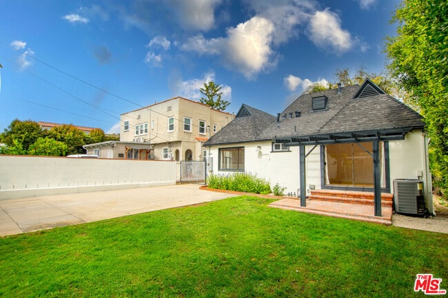 Building Photo - 449 S Citrus Ave