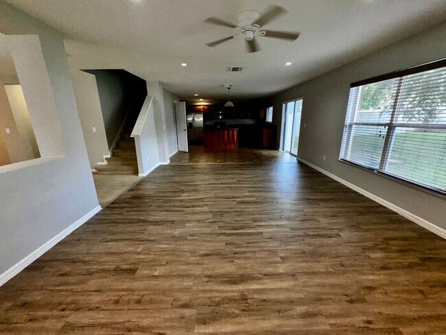 Building Photo - 3 bedroom 2.5 bath Waterford Trails Home w...