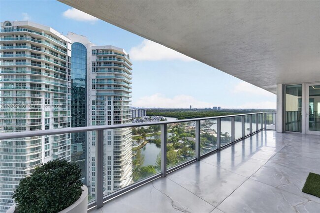 Building Photo - 300 Sunny Isles Blvd