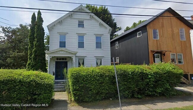 Building Photo - 967 Columbia St