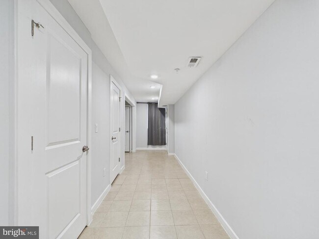 Building Photo - 521 W Norris St
