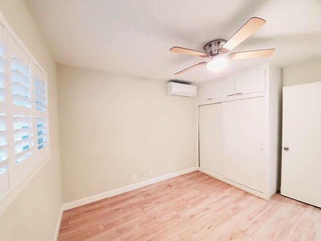 Building Photo - 2 bedroom home with garage, solar power, A...