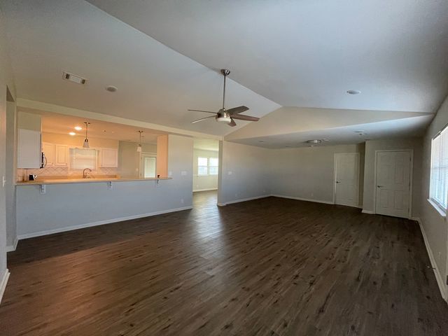 Building Photo - "Spacious 4-Bed, 4-Bath Oasis in Panama Ci...