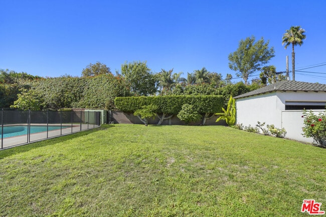 Building Photo - 4875 Bluebell Ave