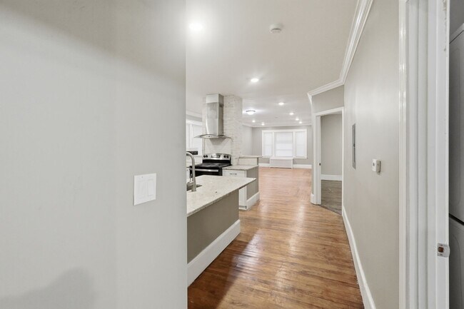 Building Photo - 131 Providence St