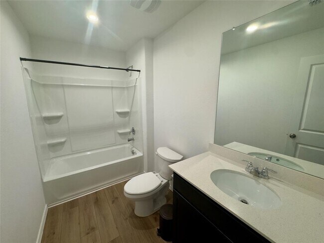 Building Photo - 510 Sunray Dr