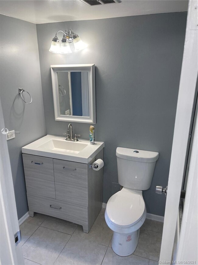 Building Photo - 16465 NE 22nd Ave