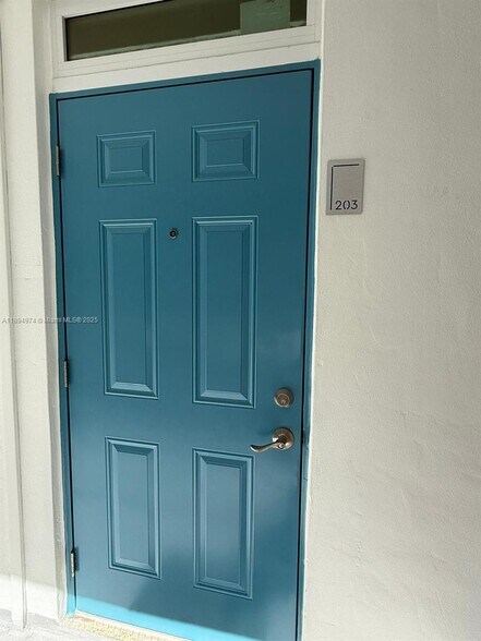 Building Photo - 1145 Normandy Dr