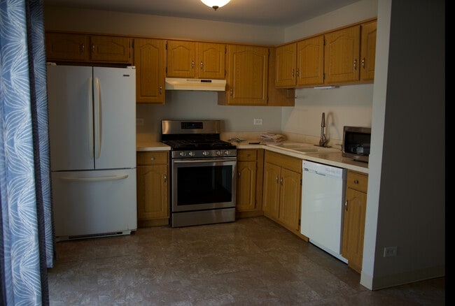 Building Photo - 1352 Oxford Cir