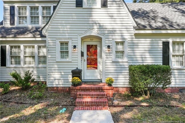 Building Photo - 717 Peden St
