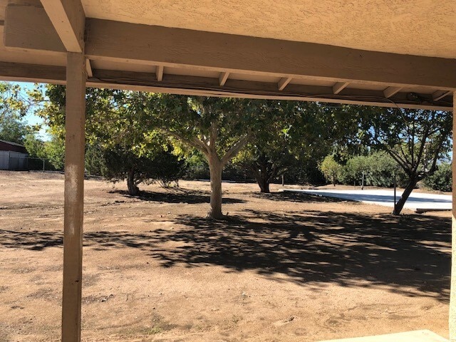Building Photo - 3-Bedroom Hesperia Home on a Large Lot!