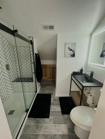 Building Photo - 3227 N Keating Ave