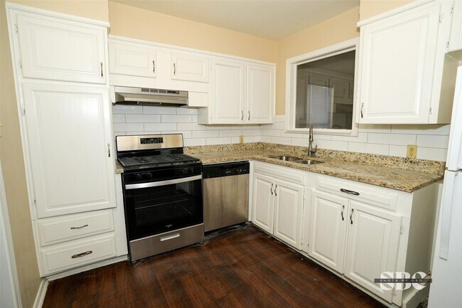 Building Photo - BIG HOME IN GARDEN VALLEY AREA OF SHREVEPORT