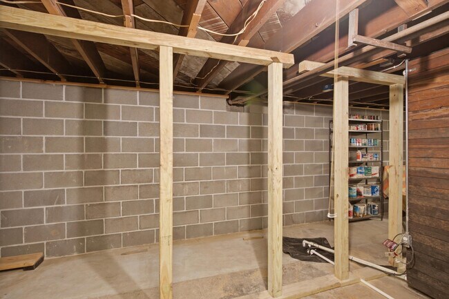 Building Photo - 303 Westwood Ave