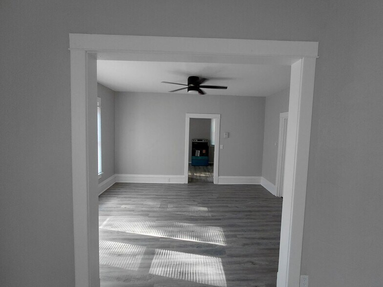 Building Photo - 316 Maple Ave