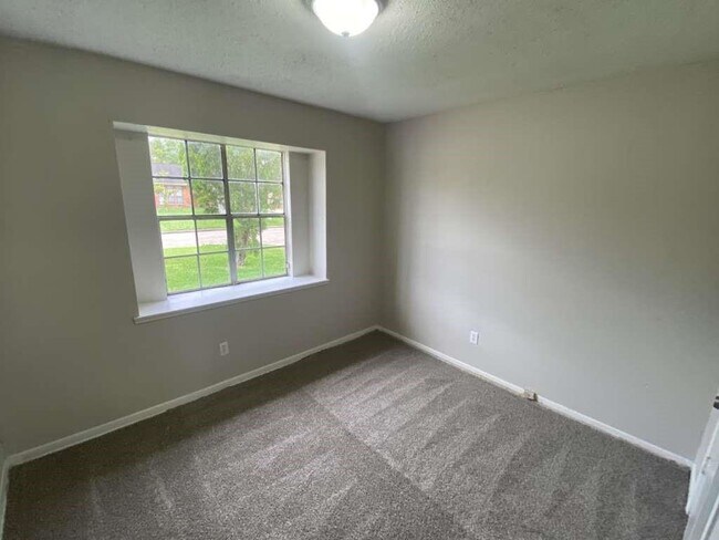 Building Photo - 3306 Trail Lake Dr