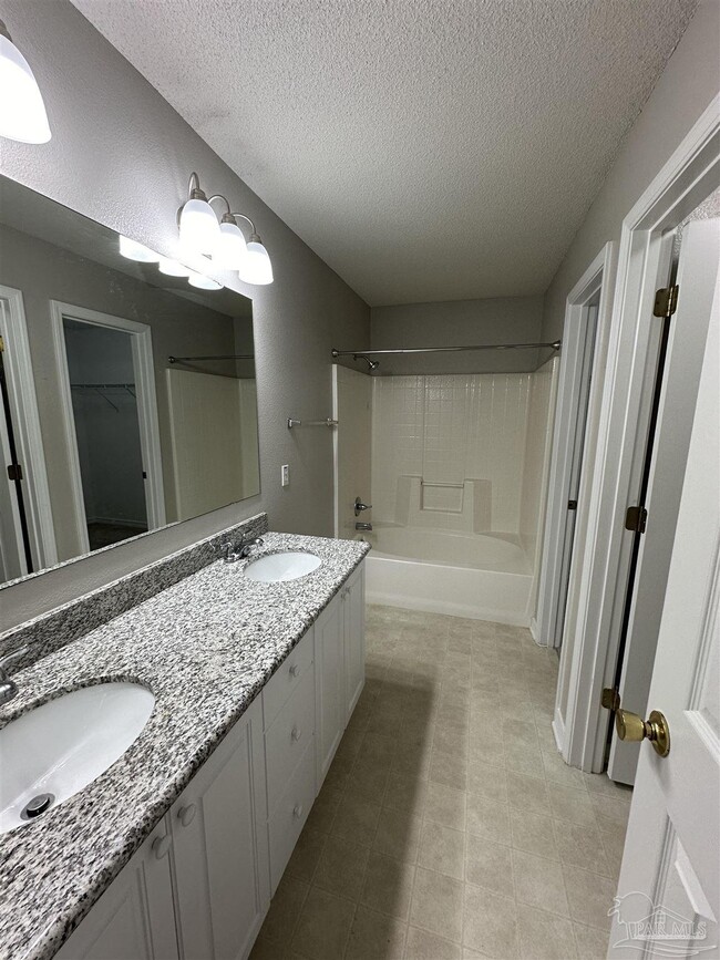 Building Photo - 632 Batten Blvd