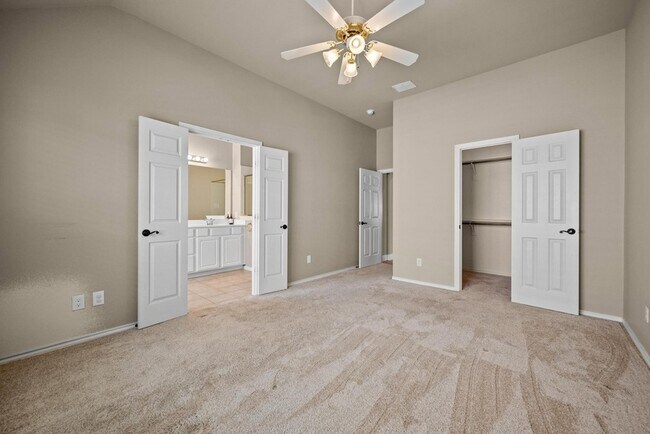 Building Photo - 4617 Kingsway Ln
