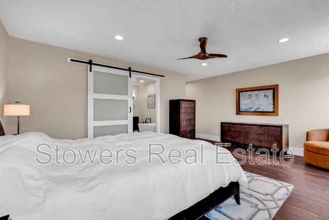 Building Photo - 325 Paraiso Dr