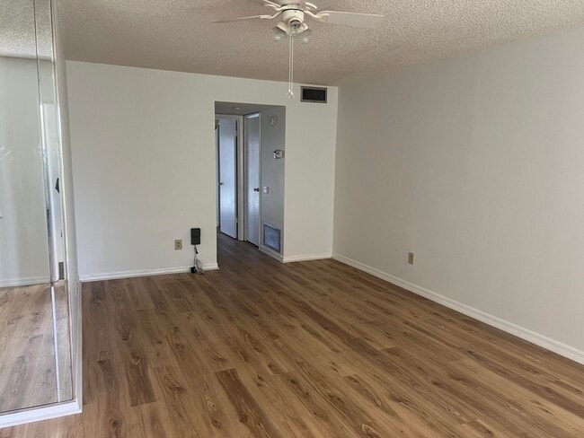 Building Photo - 98 Spring Lake Dr