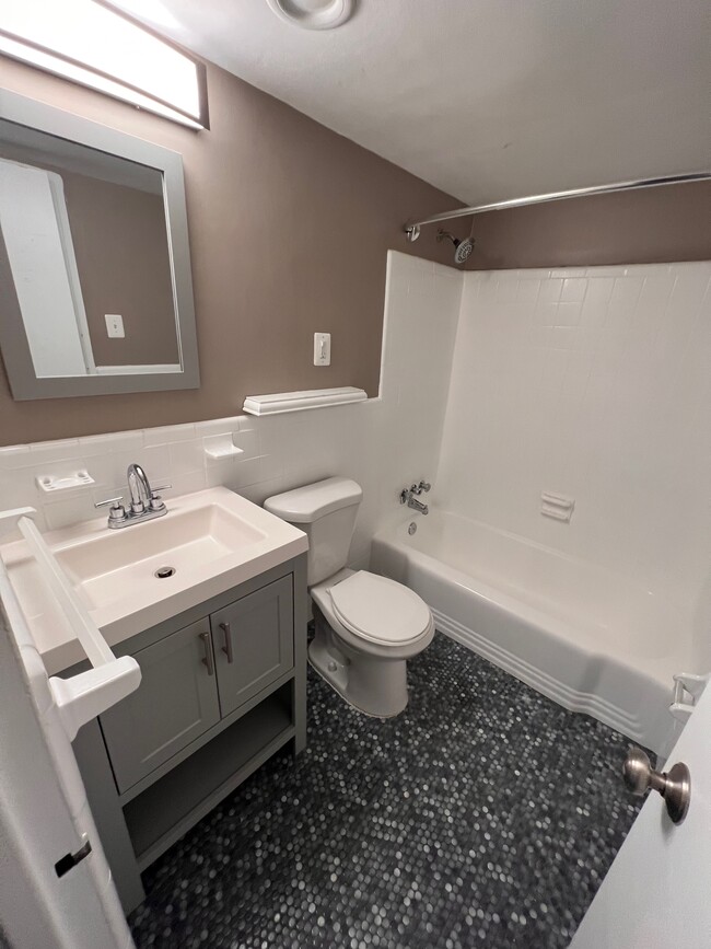 Full Bath (newly renovated) - 1330 New Hampshire Ave NW