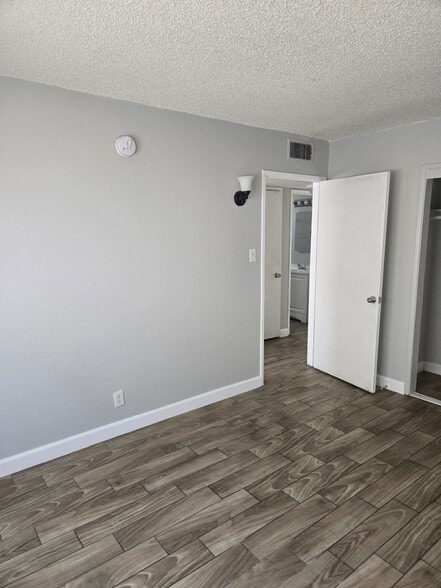 Building Photo - 485 North Cir