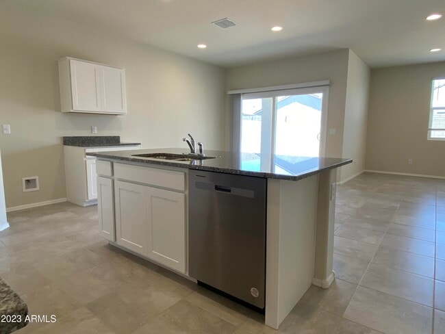 Building Photo - 1166 W Avalon Canyon Dr