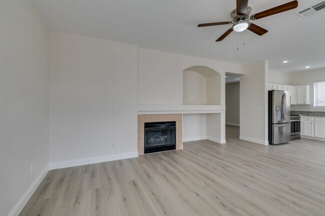 Building Photo - Charming 4 Bedroom, 3 Bathroom Home Near S...