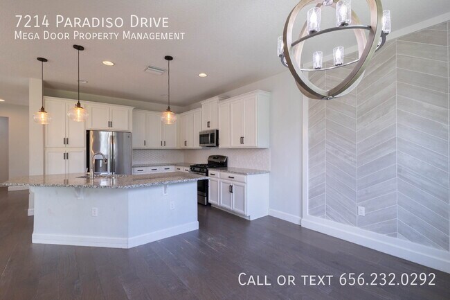 Building Photo - 7214 Paradiso Dr