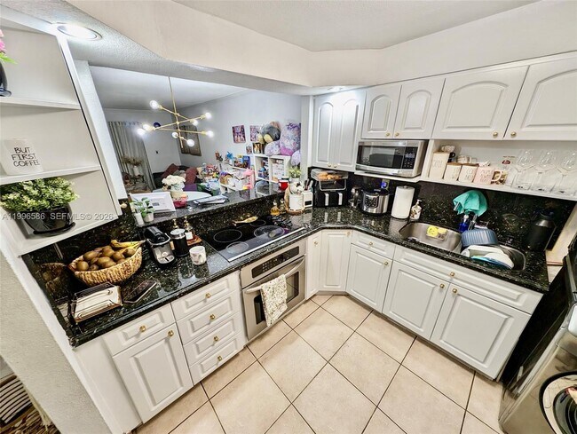 Building Photo - 8550 SW 109th Ave