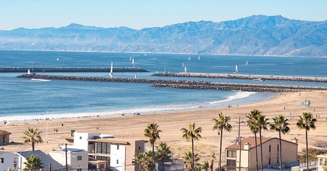 Marina Beaches - 960 Larrabee St
