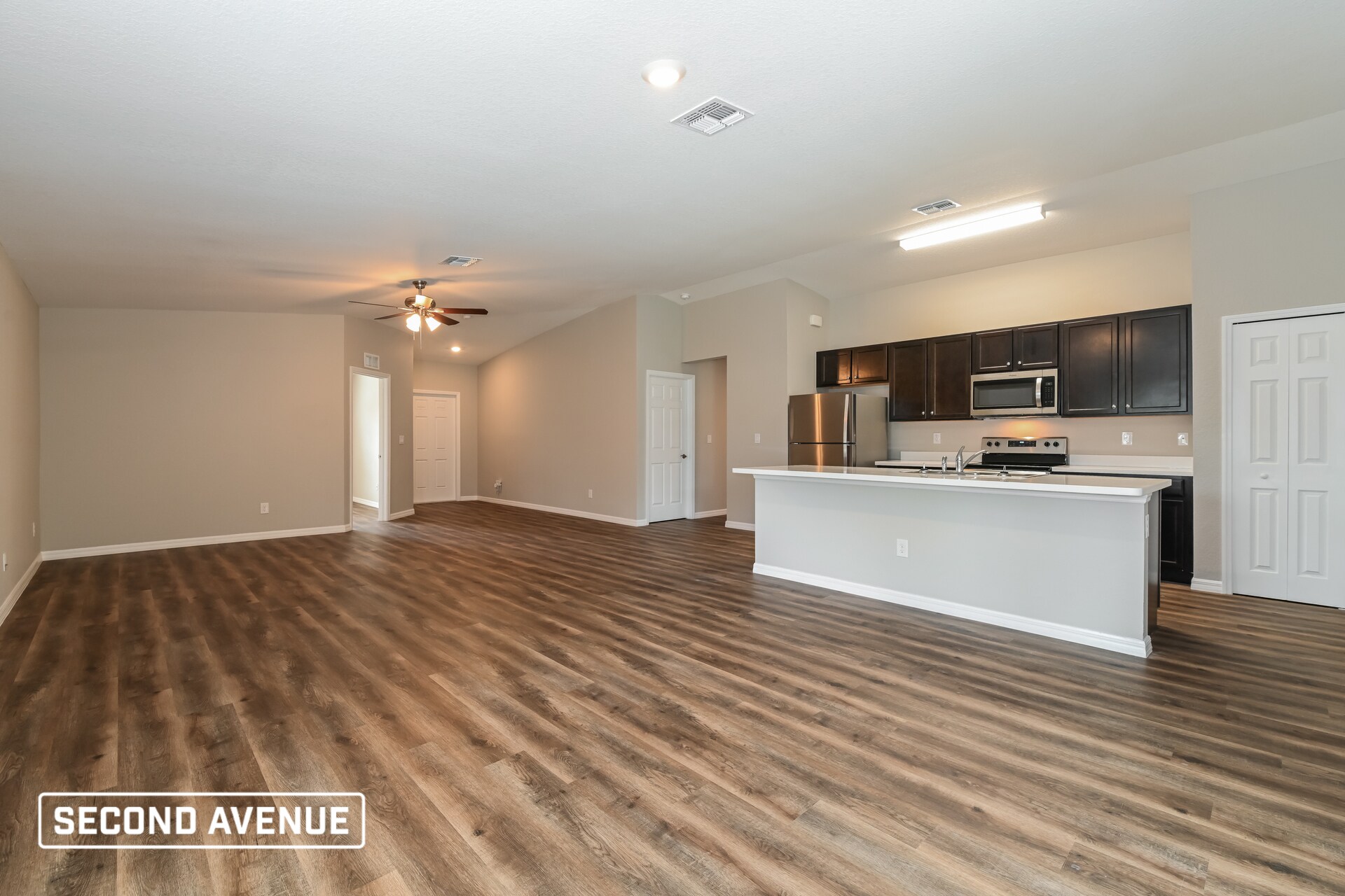 Building Photo - 437 Redwing St