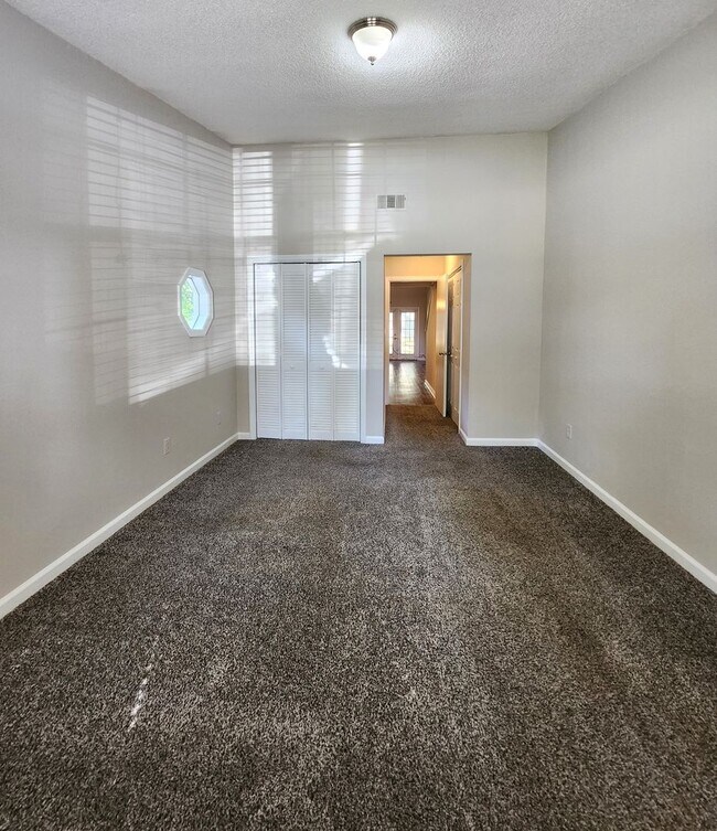 Building Photo - Charming 3 bedroom house near buck lake fo...