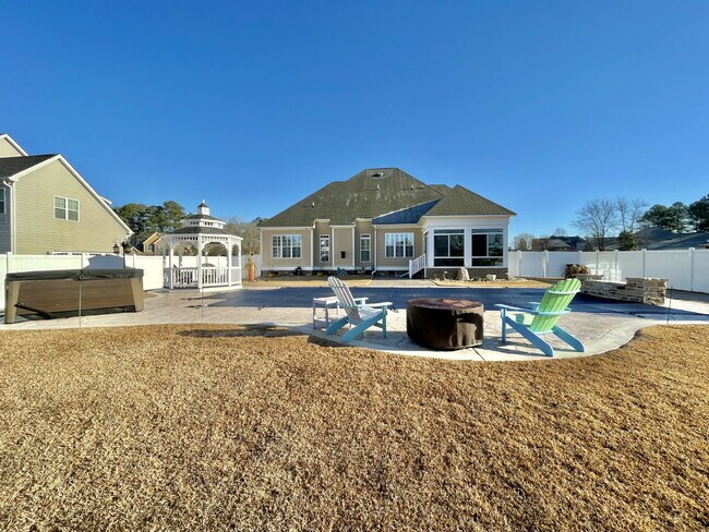 Building Photo - 4 Bed, 2 Bath Nest With Pool In Mariner's Pointe
