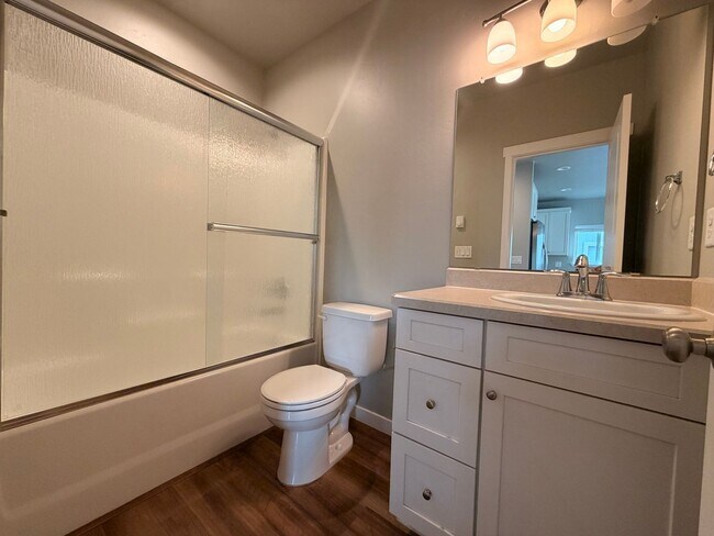 Building Photo - GORGEOUS LA PINE HOME! LARGE FENCED YRD, PELLET STOVE, UPGRADED KITCHEN & MORE!!